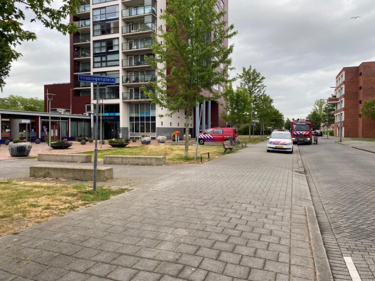 Flat met aanleunwoningen zonder water na leidingbreuk Vlissingenplein Rotterdam