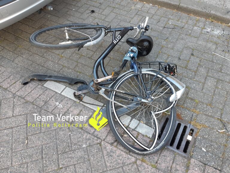 Fietser overlijdt na aanrijding op Carnissesingel in Rotterdam, automobilist heeft zich gemeld