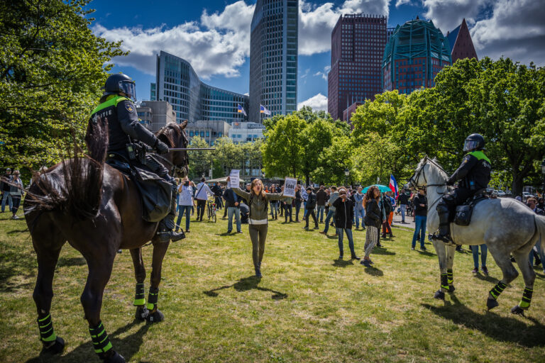 Tientallen aanhoudingen bij anti-lockdowndemonstratie in Den Haag