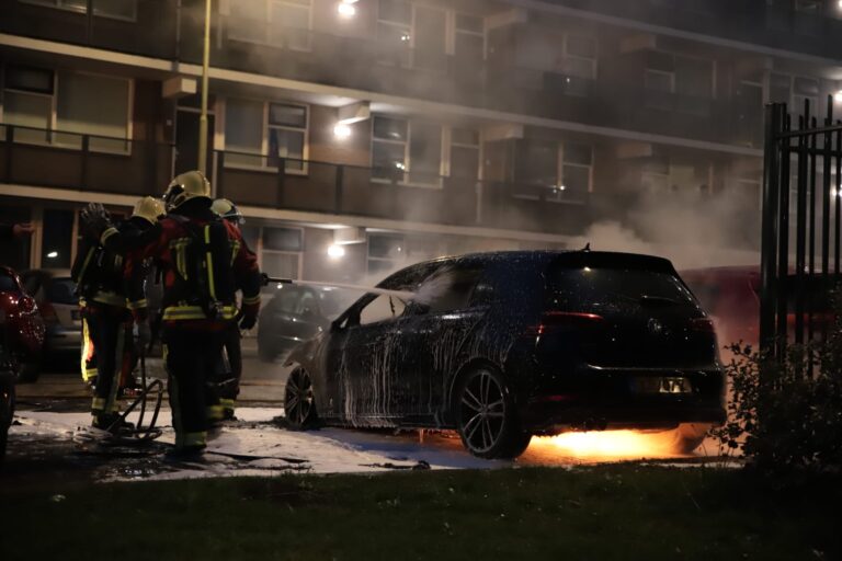 Vijf auto’s verwoest door brand Han Hollanderweg Gouda