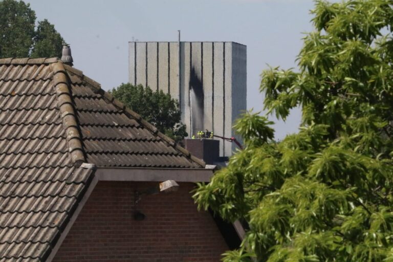 Zeer grote brand in voormalige kernenergiecentrale in Dodewaard