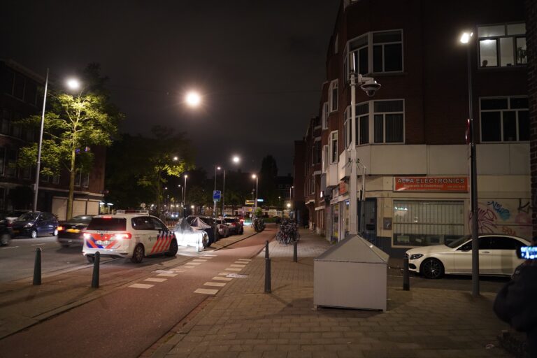 Verdacht pakketje voor portiek Jagthuisstraat in Rotterdam blijkt geen explosief na onderzoek