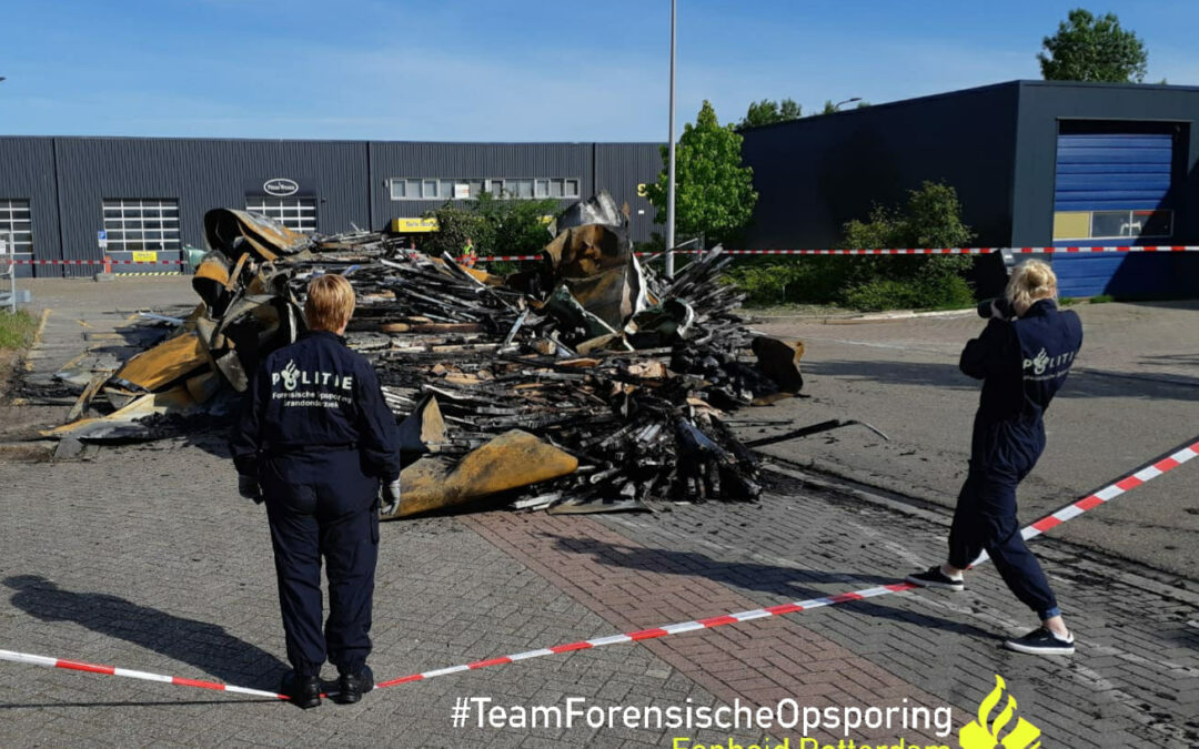 Vrachtwagentrailer uitgebrand in Hellevoetsluis