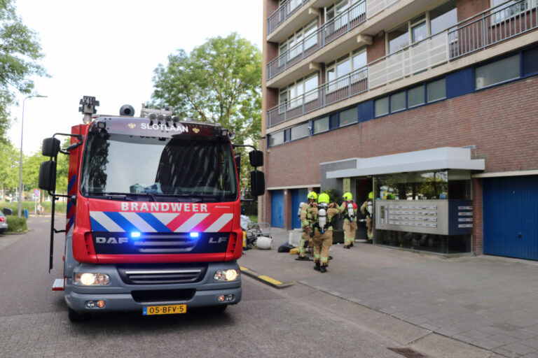 Stopcontact vliegt in brand op twaalfde verdieping Reviusrondeel Capelle aan den IJssel (video)