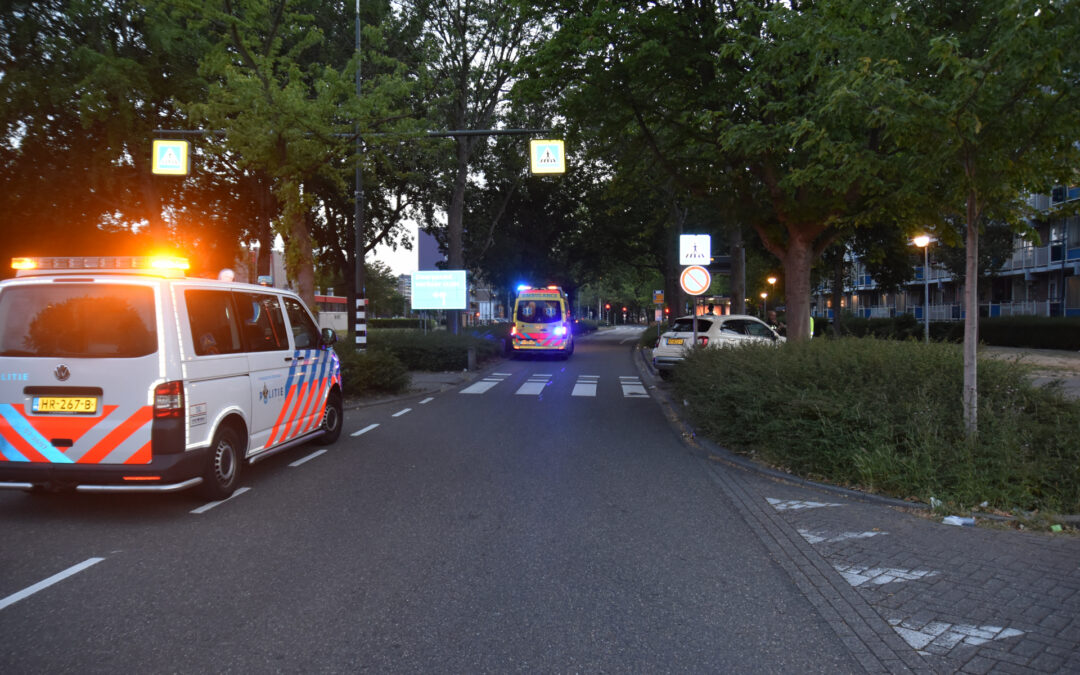 Vrouw gewond na aanrijding op oversteekplaats Zwaluwlaan Schiedam