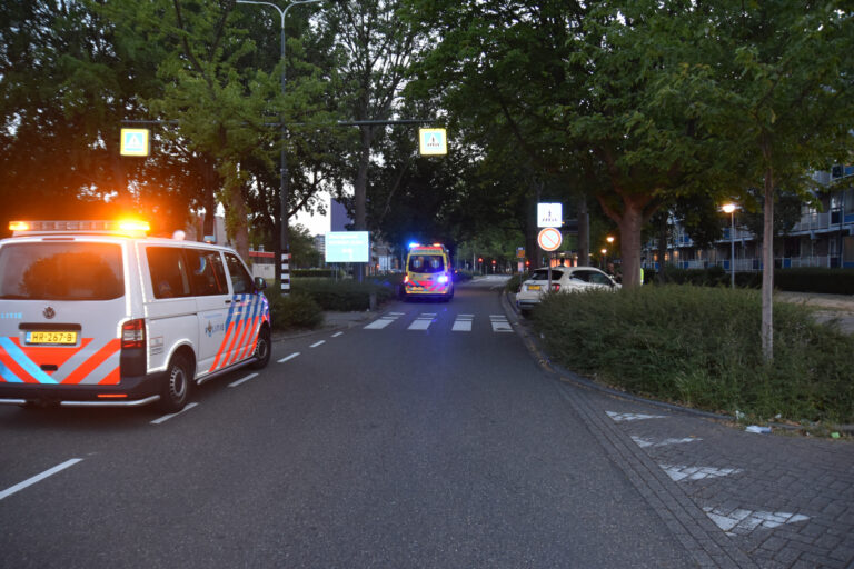 Vrouw gewond na aanrijding op oversteekplaats Zwaluwlaan Schiedam