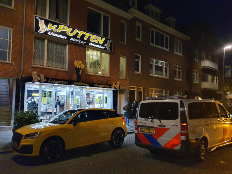 Gewapende man overvalt cafetaria aan Zandblokstraat in Rotterdam