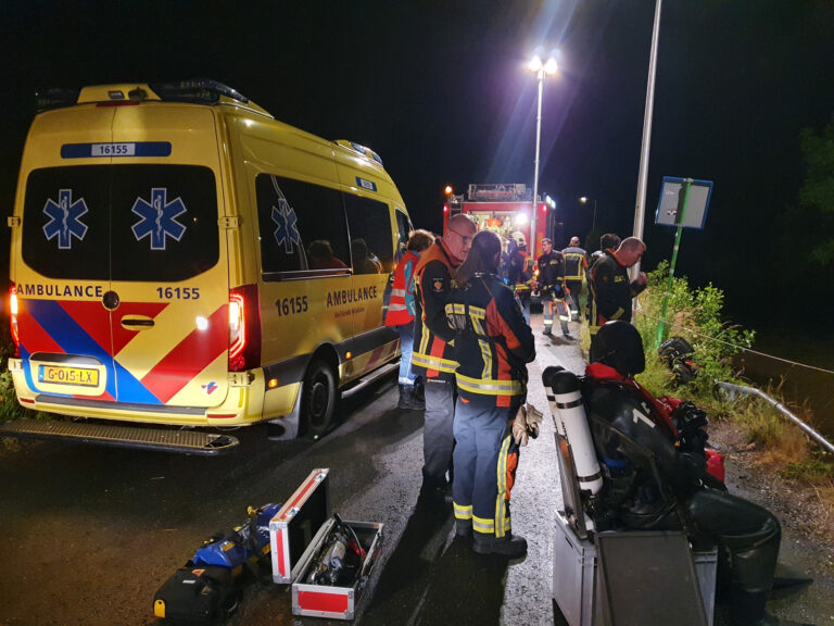 Zoekactie na aantreffen van een scooter in de sloot Nieuwdorperweg Reeuwijk