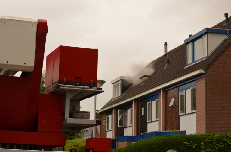 Brand in meterkast zet woning vol rook Vrijenban Delfgauw