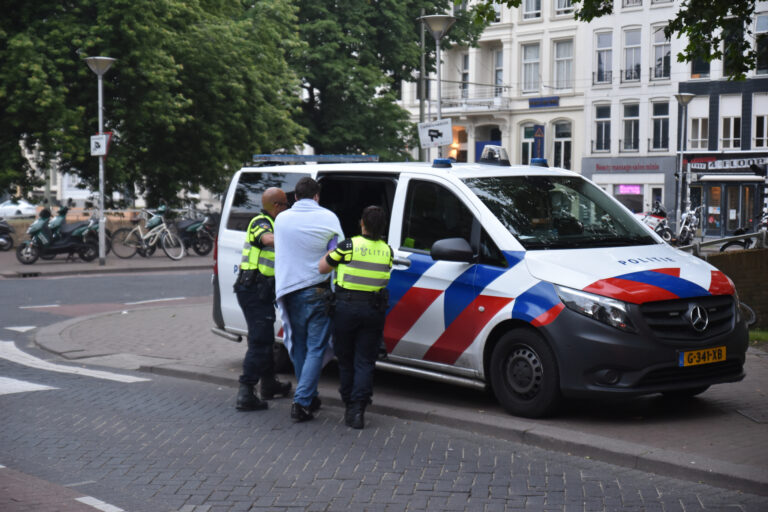 Omstanders redden dronken man uit het water Westersingel Rotterdam