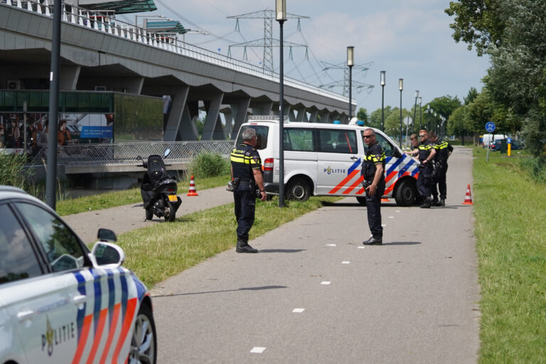 Brommerrijder raakt fietsster na uitwijkmanoeuvre Laan van Dada Rotterdam