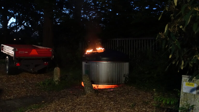 Container in brand gestoken Verkennerspad Gouda