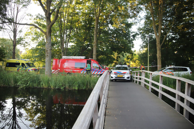 Overleden persoon aangetroffen in het water Slotemaker de Bruinestraat Gouda