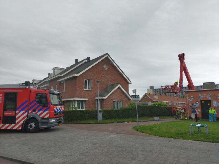 Brand in spouwmuur van woningen Burgemeester Noletlaan Rotterdam