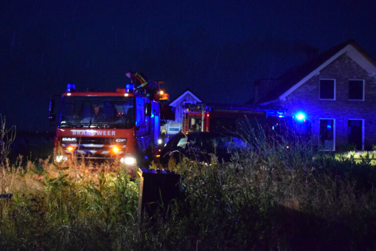 Flinke brand in woning met rietenkap Henegouwernesse Waddinxveen