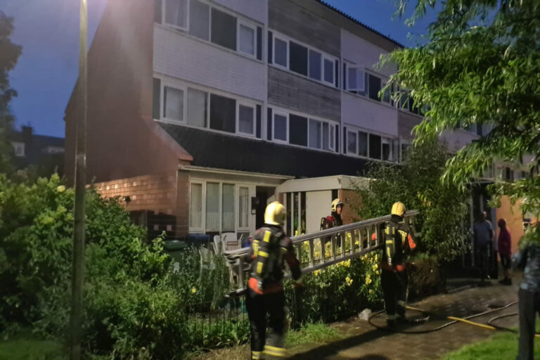 Brandlucht in woning na mogelijke blikseminslag Rietzoom Gouda