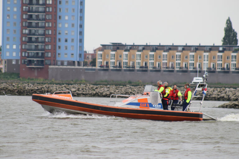 Surfer (51) overleden aangetroffen na zoekactie Grevelingenmeer Bruinisse