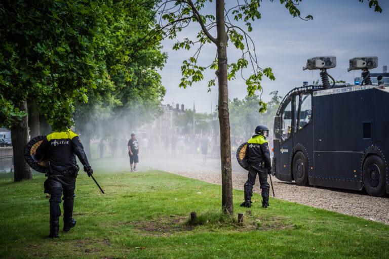 Tiental mensen nog vast na ongeregeldheden in Den Haag