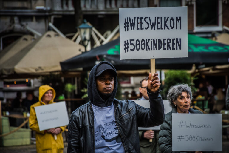 Stille protesten in meerdere steden voor kwetsbare kinderen in Griekse vluchtelingenkampen