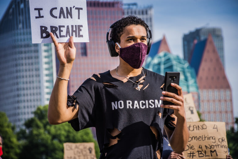 Anti-racismedemonstratie in Rotterdam vroegtijdig beëindigd door grote drukte