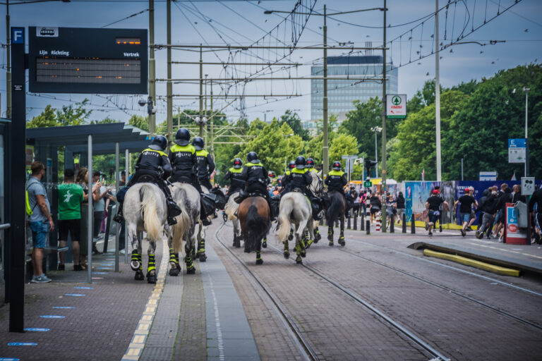 Celstraffen en werkstraffen voor relschoppers tijdens VirusWaanzin-demonstratie van 21 juni