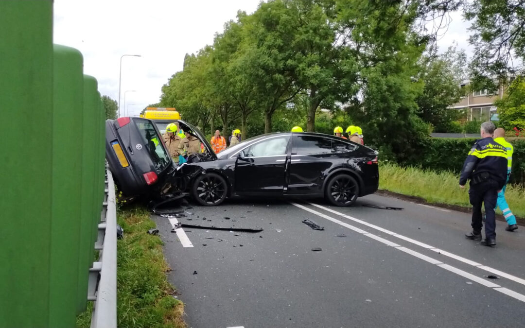 Enorme ravage na zwaar ongeval op Overbuurtseweg (N209) in Bleiswijk