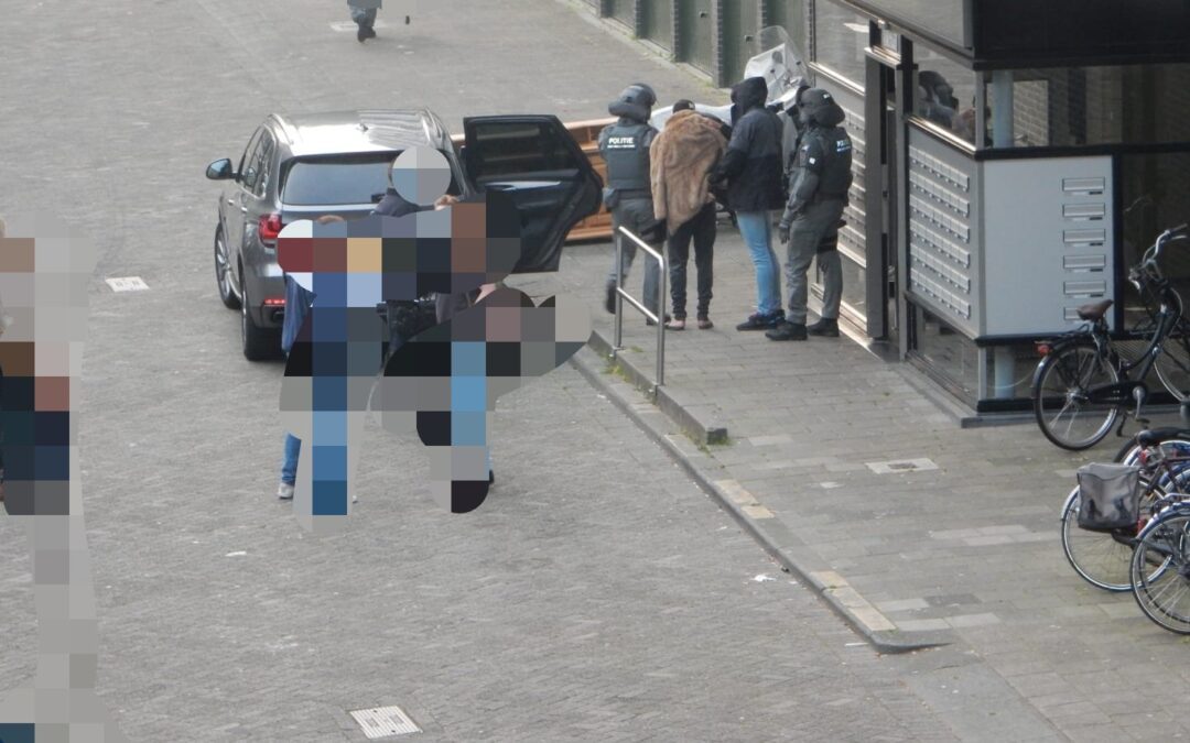 Arrestatieteam houdt drie mannen aan in Rotterdam na gewelddadige overval op vrachtwagenchauffeur