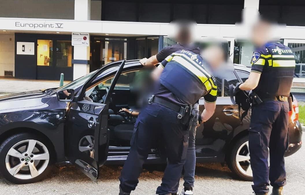 Politie haalt asociale alcomobilist van de weg in Rotterdam
