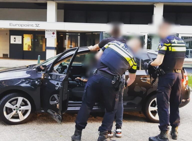 Politie haalt asociale alcomobilist van de weg in Rotterdam