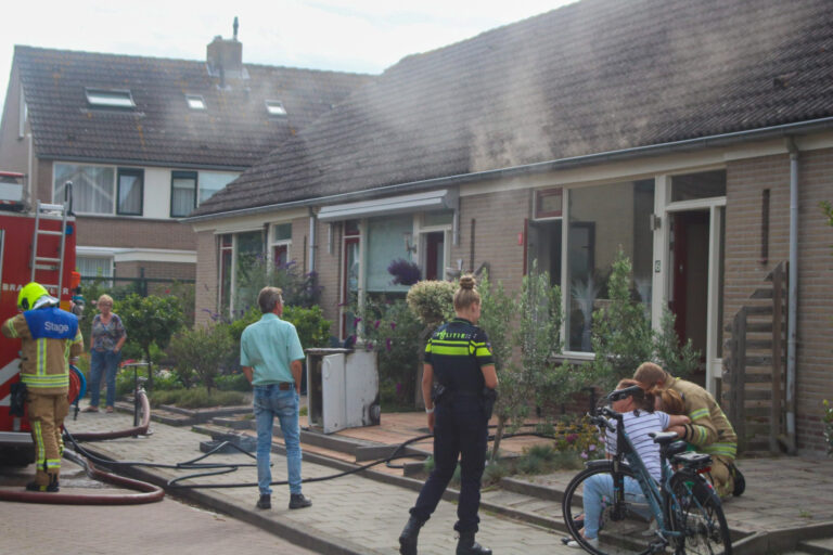 Kat gered uit woning bij keukenbrand Tochtweistraat Oudenhoorn