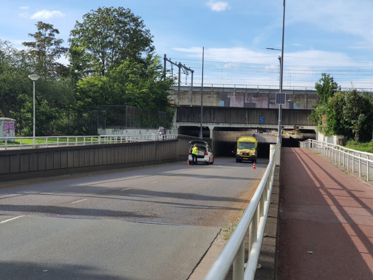 Veel schade door kop-staart botsing in tunnel Diergaardetunnel Rotterdam