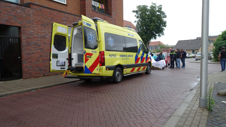 Fietsster gewond bij aanrijding met auto Herenstraat Gouda