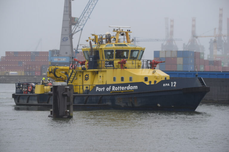 Brand op vrachtschip Dimitris S in Rotterdamse Waalhaven is na uit