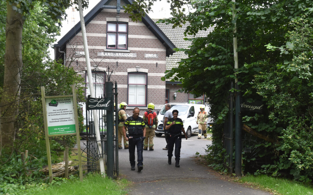 Brandweer onderzoekt gaslek Sweelincksingel Schiedam
