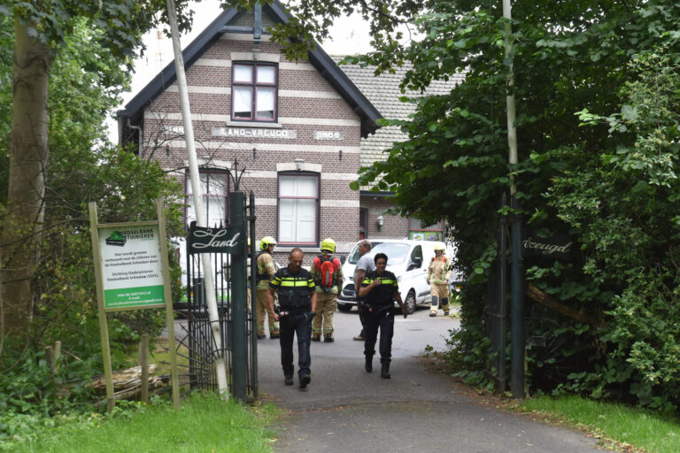 Brandweer onderzoekt gaslek Sweelincksingel Schiedam