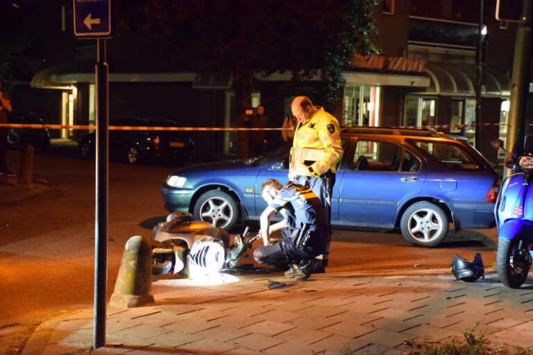 Scooterrijdster gewond na aanrijding met auto Nassaustraat Maarssen