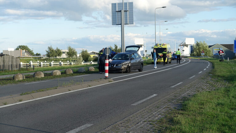 Auto vliegt van dijk na frontale aanrijding Kanaaldijk – N207 Gouda