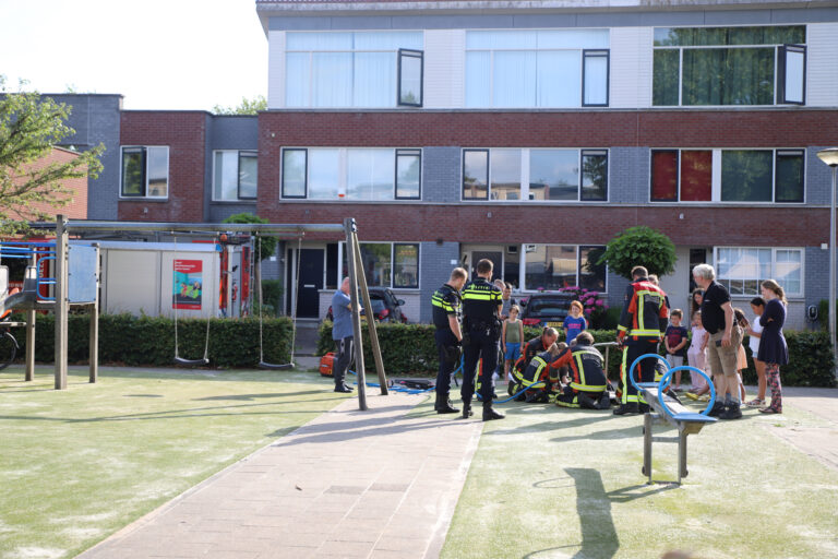 Jongen vast onder draaimolen Ravelplein Gouda