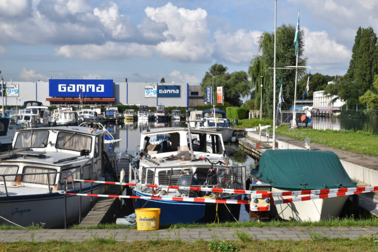 Explosie op plezierjacht zorgt voor meerdere gewonden Houtstraat Rotterdam