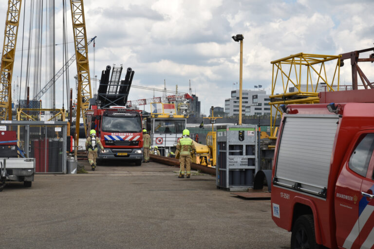 Brand in machinekamer van boot Drutenstraat Rotterdam