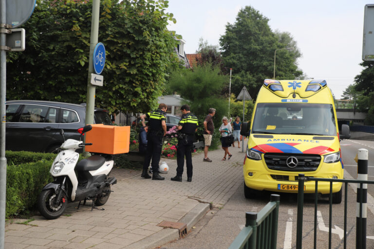 Scooterrijder gewond na aanrijding met auto Zwarteweg Gouda