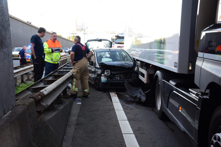 Zwaar ongeval in Beneluxtunnel (A4) in Rotterdam