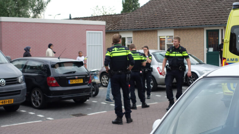 Bestuurder snorscooter gewond na aanrijding met auto Herenstraat Gouda