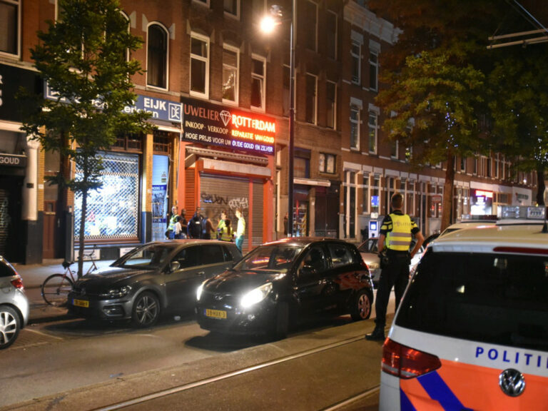 meerdere personen aangehouden na mogelijk steekpartij 1e Middellandstraat Rotterdam