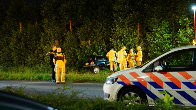 Auto raakt van de weg en belandt in struiken Vissendreef Zoetermeer