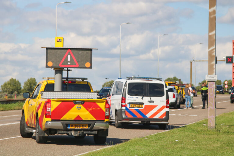 Veel schade bij kop-staartbotsing Spijkenissebrug Spijkenisse