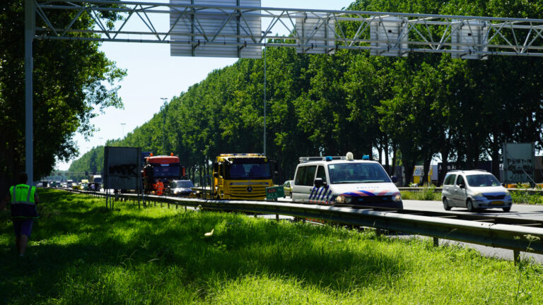 Auto loopt veel schade op bij ongeval Rijksweg A20 Moordrecht