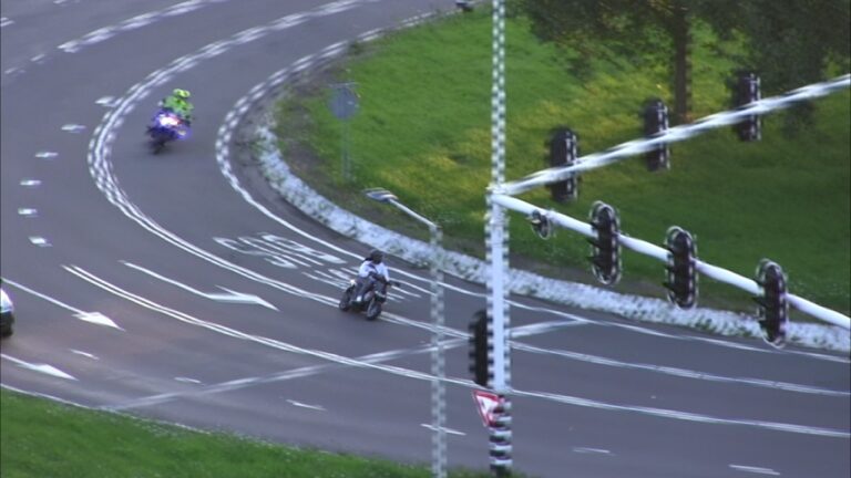 Man op motorscooter gepakt na achtervolging Capelle aan den IJssel (video)