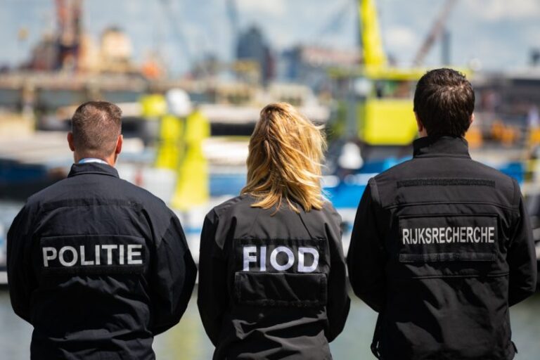 Douane vindt 600 kilo cocaïne op zeeschip in Rotterdamse haven