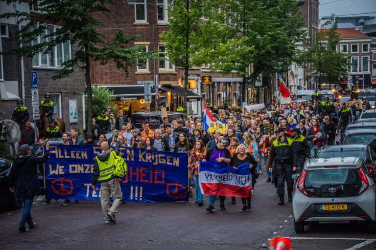 Ruim honderd mensen bij ’tocht van de vrijheid’ in Den Haag